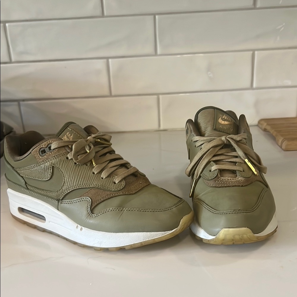 Nike Air Max Premium Olive Sneakers